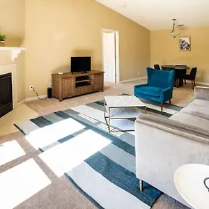 Viagem - - Comfy 2br W/gym+parking Apartment